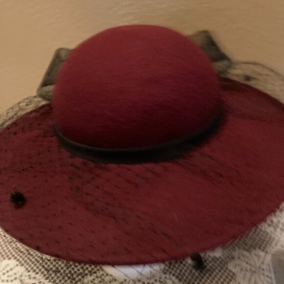 VINTAGE WOMEN'S FELTED WOOL HAT W/BLACK FACE NET, ORGANDY BOW - Picture 2 of 11
